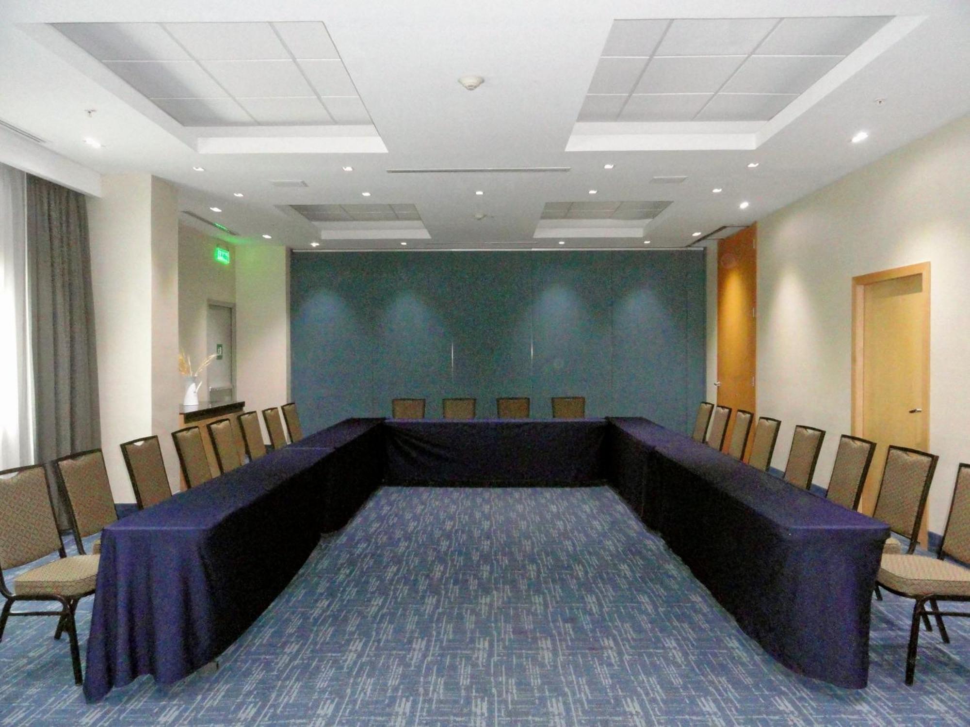 Holiday Inn Express & Suites Toluca Zona Aeropuerto By Ihg Dış mekan fotoğraf
